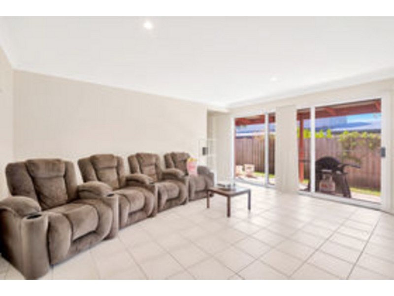 5 Norfolk Drive, Pacific Pines QLD 4211