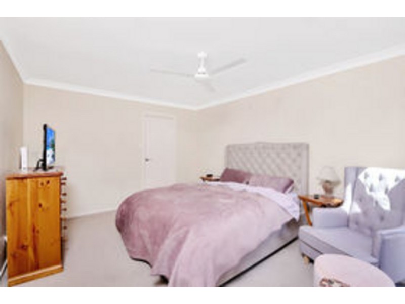 5 Norfolk Drive, Pacific Pines QLD 4211