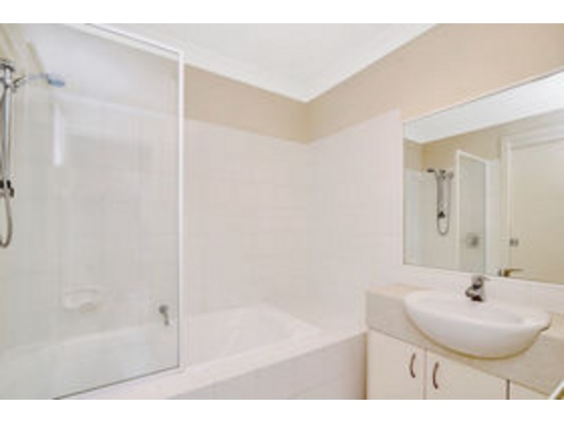 5 Norfolk Drive, Pacific Pines QLD 4211