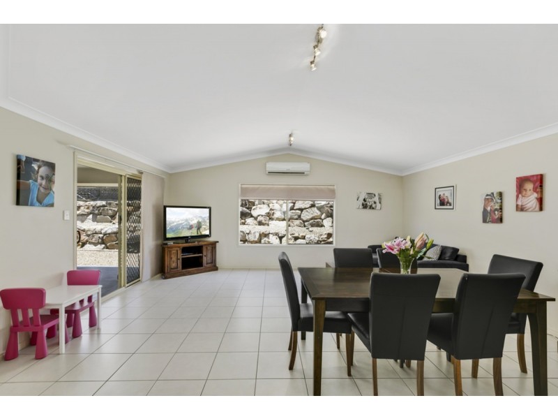 64 Hawkesbury Avenue, Pacific Pines QLD 4211