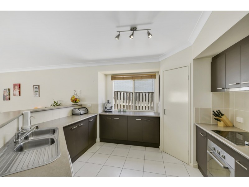 64 Hawkesbury Avenue, Pacific Pines QLD 4211