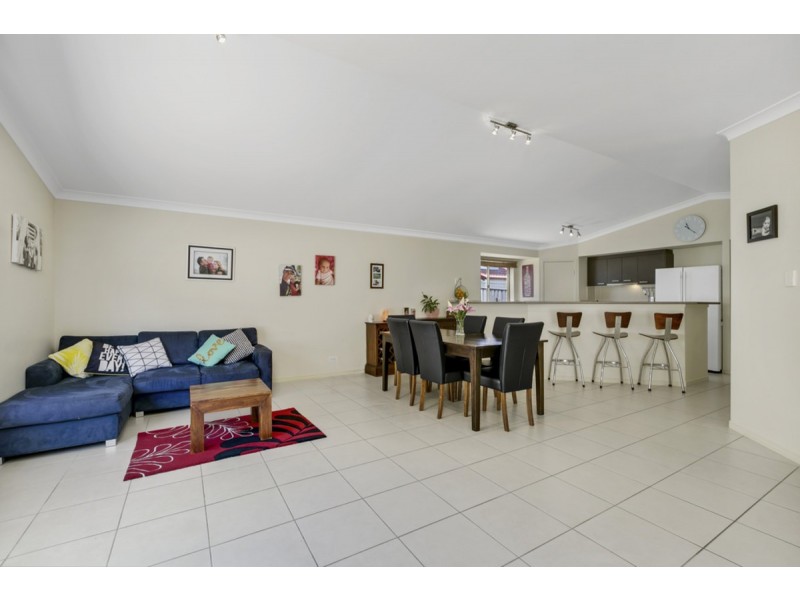 64 Hawkesbury Avenue, Pacific Pines QLD 4211