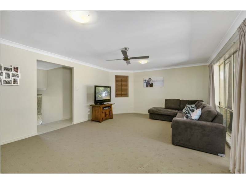 64 Hawkesbury Avenue, Pacific Pines QLD 4211