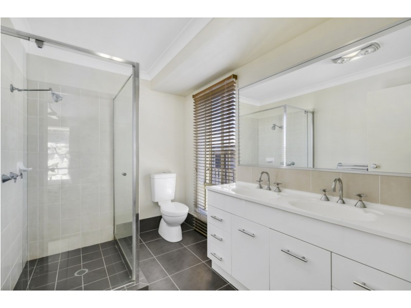 64 Hawkesbury Avenue, Pacific Pines QLD 4211