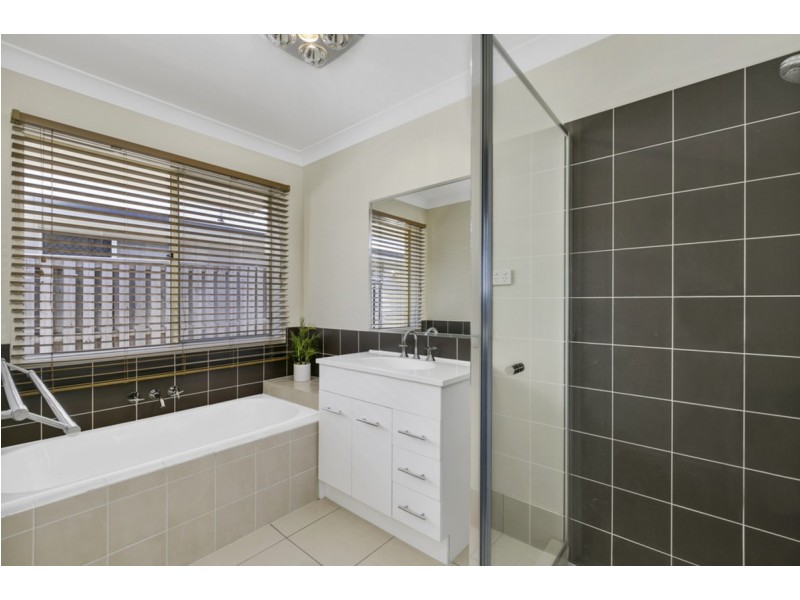 64 Hawkesbury Avenue, Pacific Pines QLD 4211