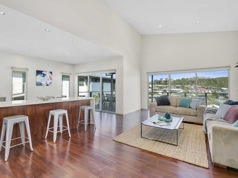 135 Wunburra Circle, Pacific Pines QLD 4211