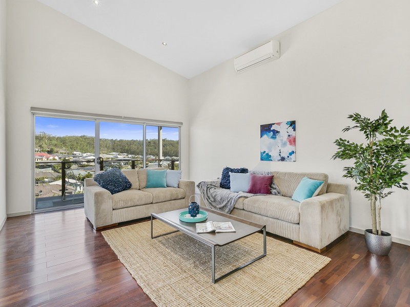 135 Wunburra Circle, Pacific Pines QLD 4211