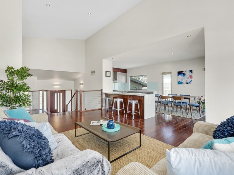 135 Wunburra Circle, Pacific Pines QLD 4211