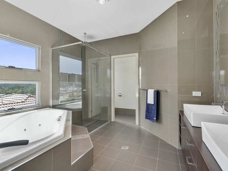 135 Wunburra Circle, Pacific Pines QLD 4211