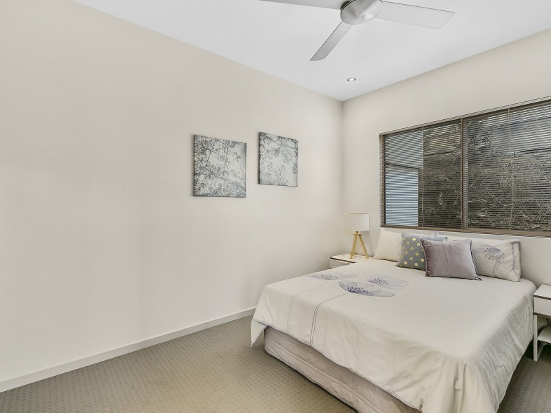 135 Wunburra Circle, Pacific Pines QLD 4211