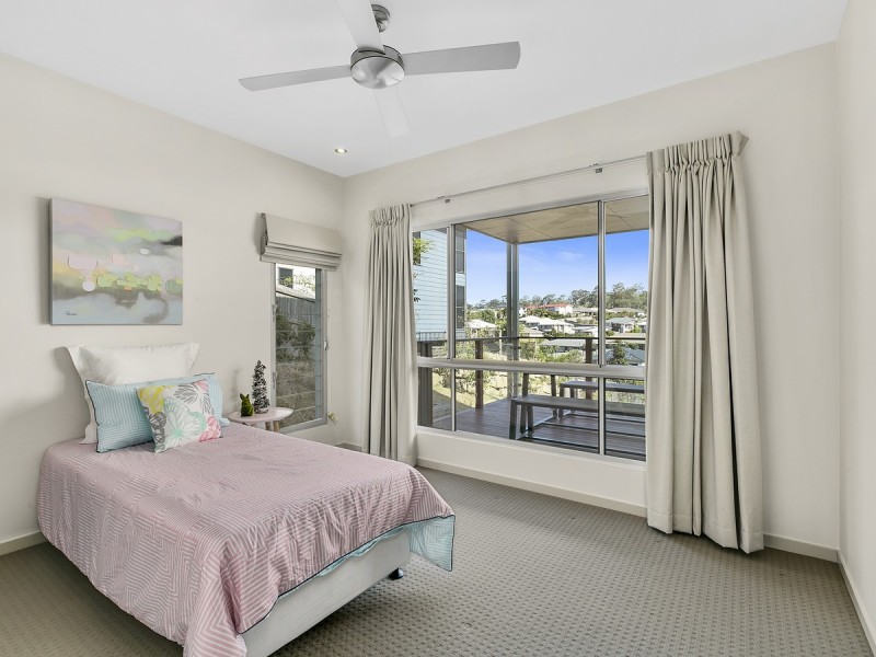 135 Wunburra Circle, Pacific Pines QLD 4211