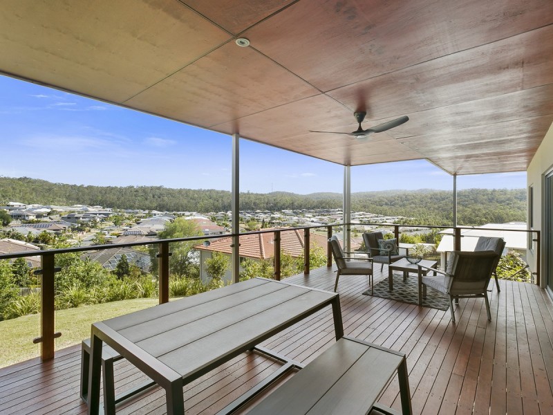 135 Wunburra Circle, Pacific Pines QLD 4211