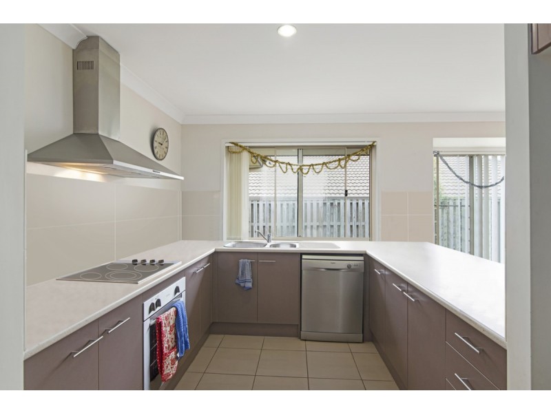 10 Kadie Place, Pacific Pines QLD 4211