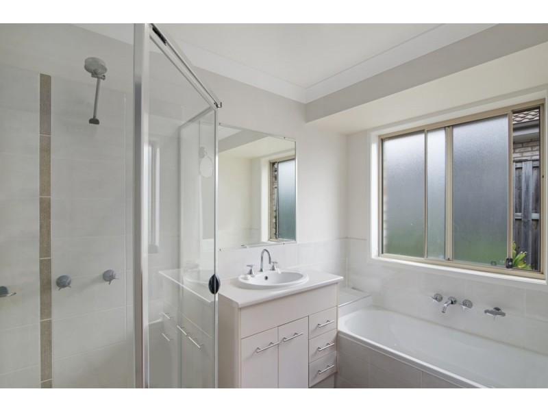 10 Kadie Place, Pacific Pines QLD 4211