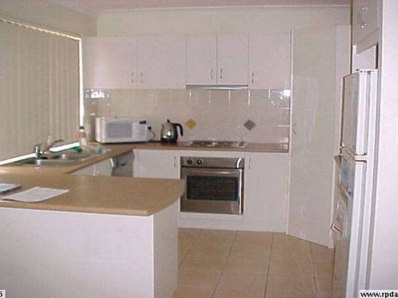 2/12 Crosby Avenue, Pacific Pines QLD 4211