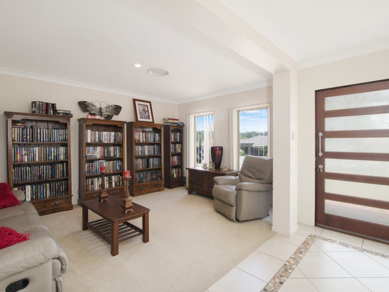 115 Wunburra Circle, Pacific Pines QLD 4211