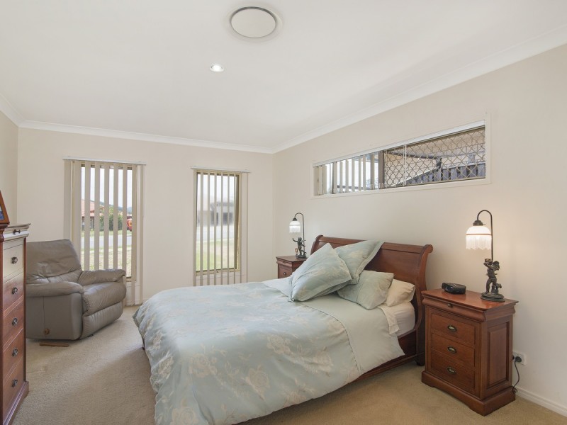 115 Wunburra Circle, Pacific Pines QLD 4211