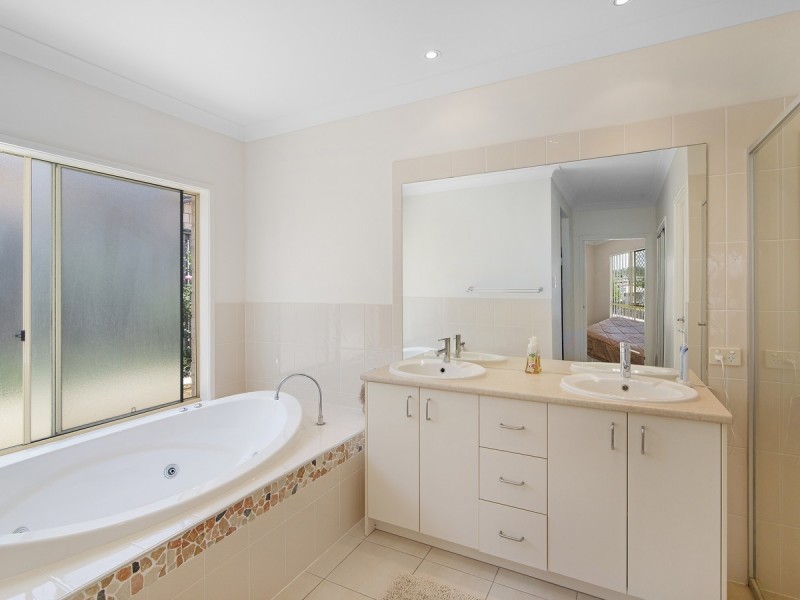 115 Wunburra Circle, Pacific Pines QLD 4211