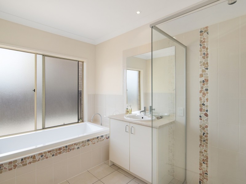 115 Wunburra Circle, Pacific Pines QLD 4211