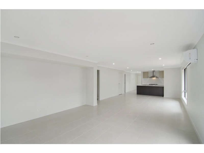 34 Lawley Crescent, Pacific Pines QLD 4211