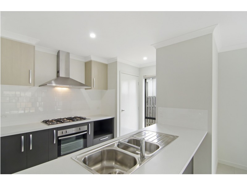 34 Lawley Crescent, Pacific Pines QLD 4211