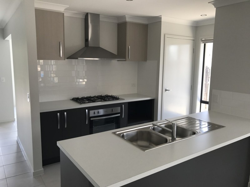 34 Lawley Crescent, Pacific Pines QLD 4211