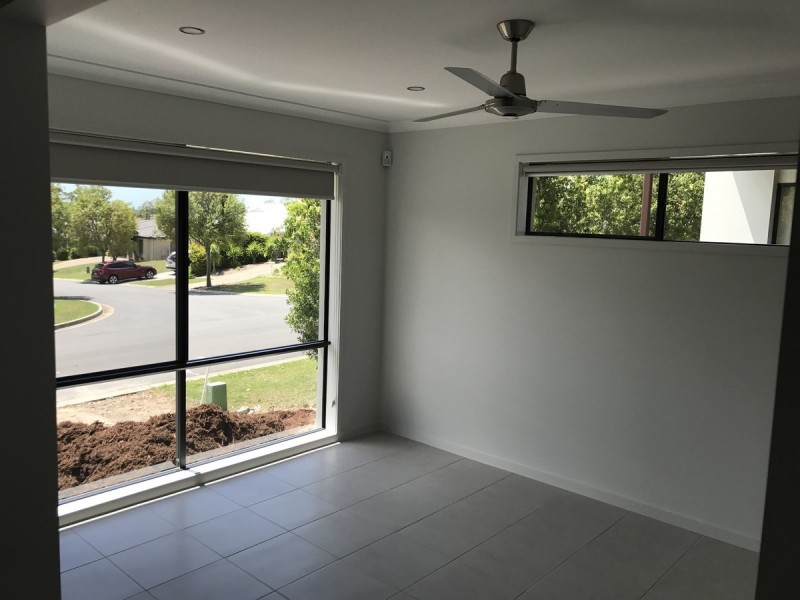 34 Lawley Crescent, Pacific Pines QLD 4211