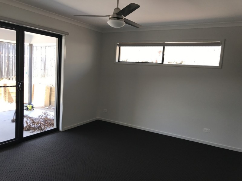 34 Lawley Crescent, Pacific Pines QLD 4211