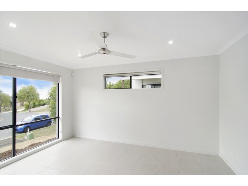 34 Lawley Crescent, Pacific Pines QLD 4211