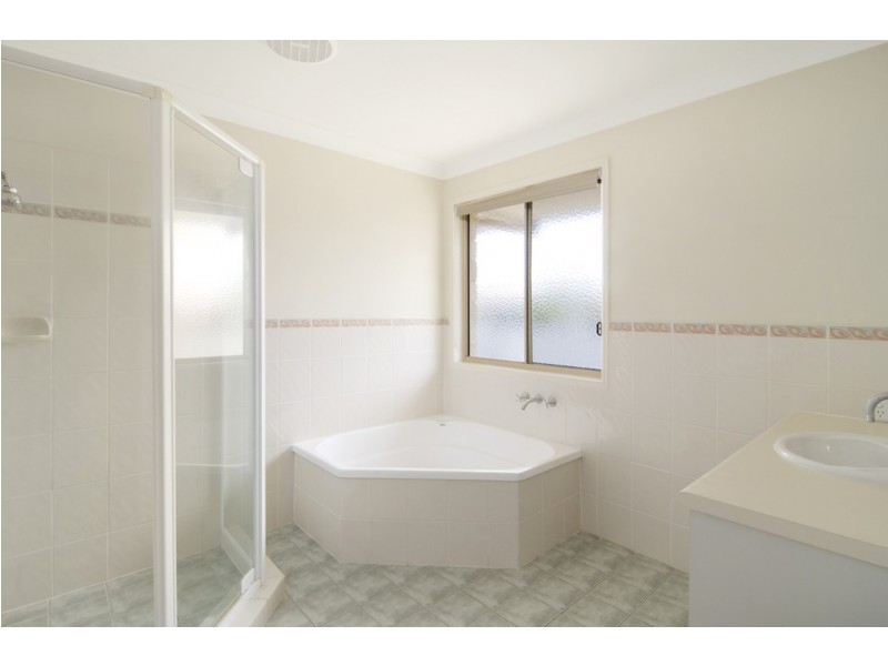 35 Manra Way, Pacific Pines QLD 4211