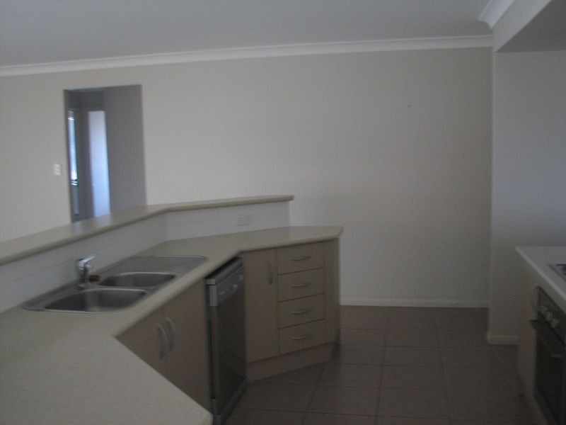 14 Elkins Street, Pacific Pines QLD 4211