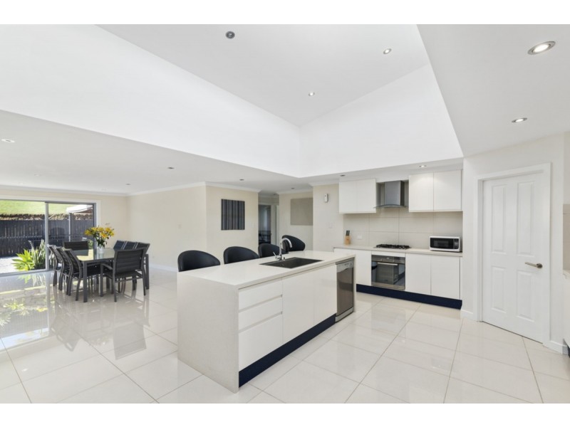 68 Diamantina Circuit, Pacific Pines QLD 4211