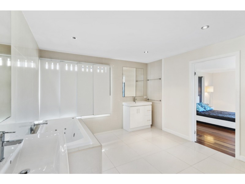 68 Diamantina Circuit, Pacific Pines QLD 4211