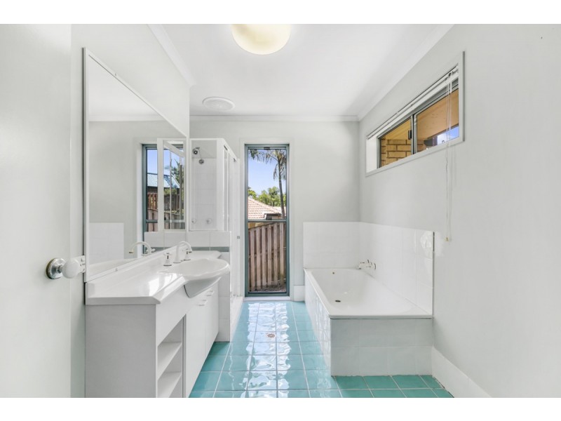 14 Pacific Pines Boulevard, Pacific Pines QLD 4211