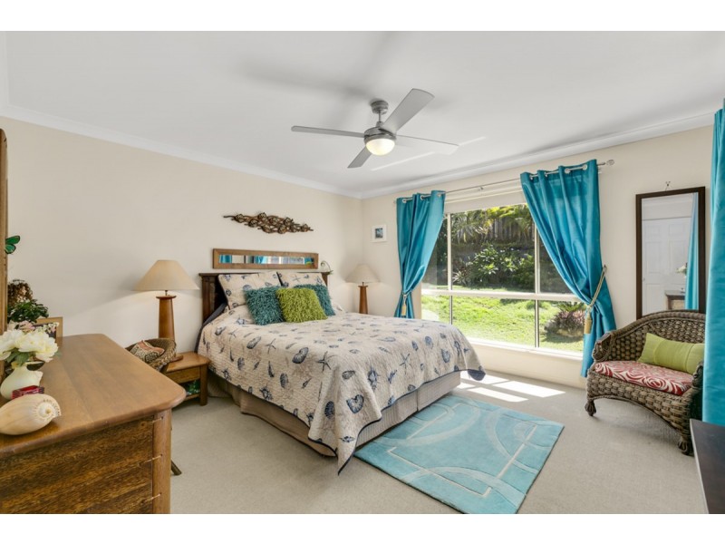 16 Witheren Circuit, Pacific Pines QLD 4211