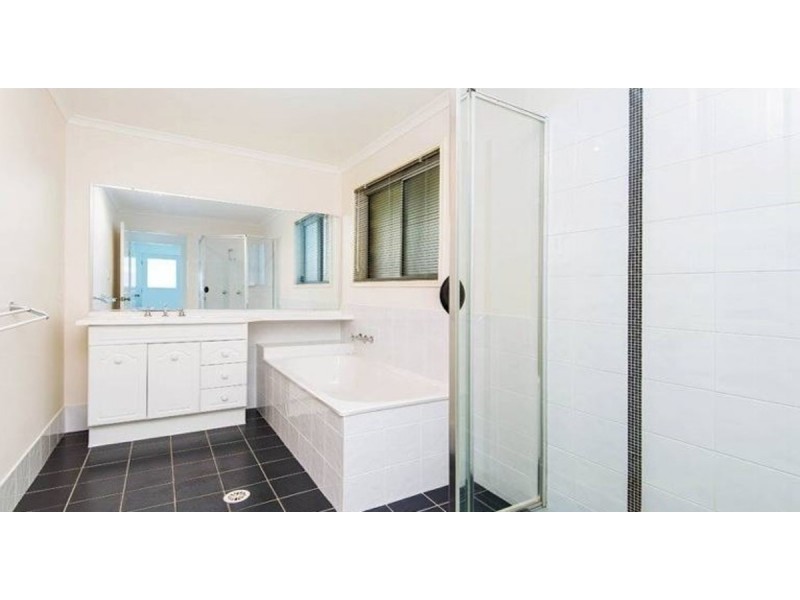 13 Soward Court, Pacific Pines QLD 4211