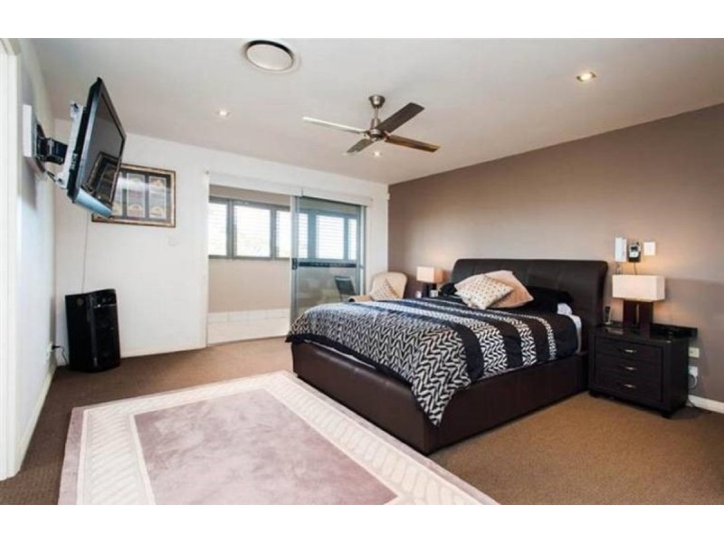 11 Salvado Drive, Pacific Pines QLD 4211