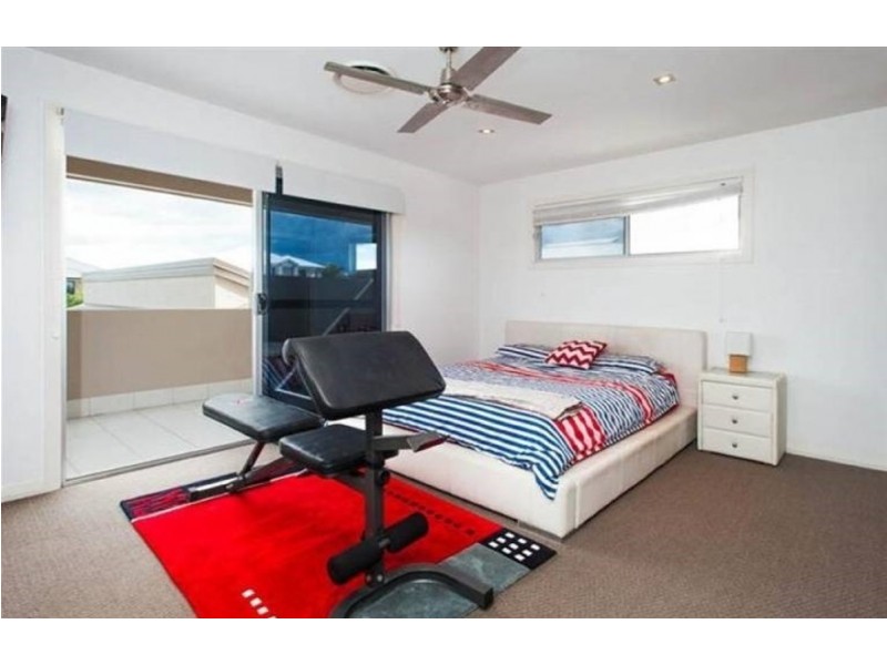 11 Salvado Drive, Pacific Pines QLD 4211