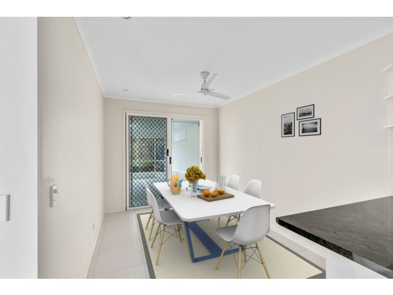 2/2 Hollywood Place, Oxenford QLD 4210