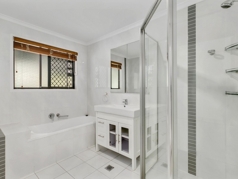 11 Buring Court, Highland Park QLD 4211