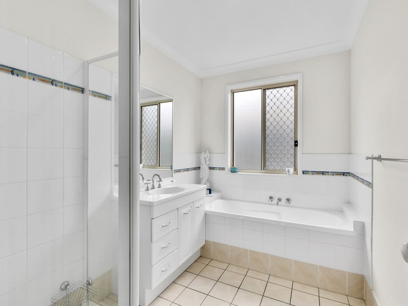 1 Boyer Street, Pacific Pines QLD 4211