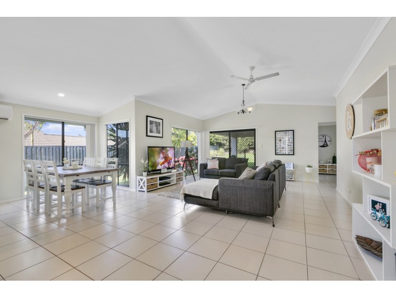 10 Bimberi Row, Pacific Pines QLD 4211