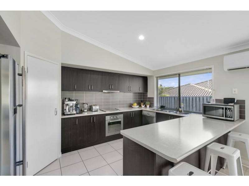 10 Bimberi Row, Pacific Pines QLD 4211