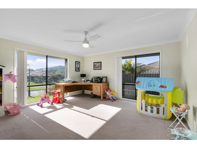 10 Bimberi Row, Pacific Pines QLD 4211