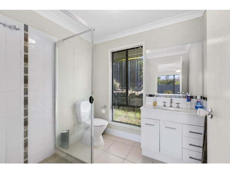 10 Bimberi Row, Pacific Pines QLD 4211