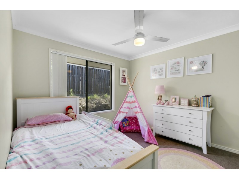 10 Bimberi Row, Pacific Pines QLD 4211