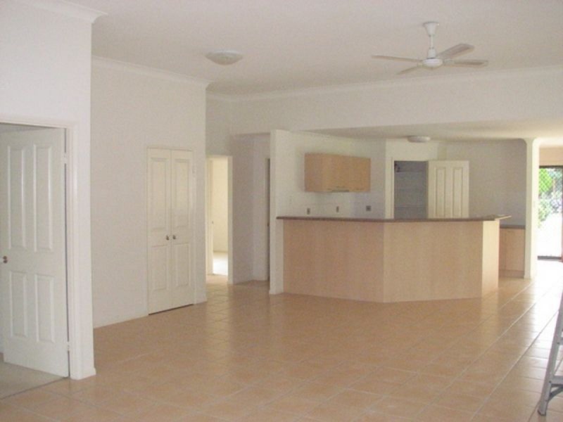 19 Rarotonga Rise, Pacific Pines QLD 4211