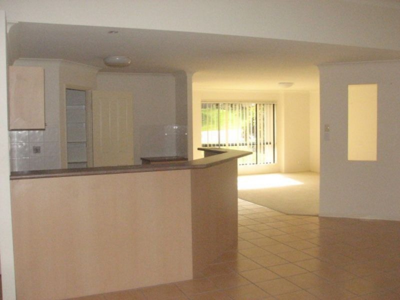 19 Rarotonga Rise, Pacific Pines QLD 4211