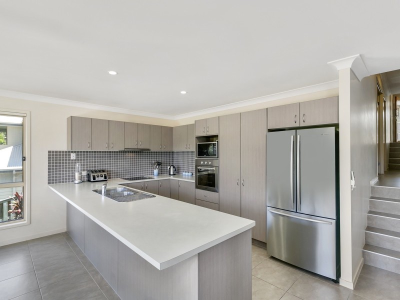 10 Chesterton Street, Pacific Pines QLD 4211