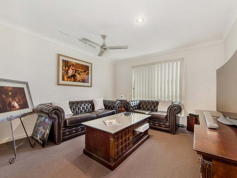 10 Chesterton Street, Pacific Pines QLD 4211